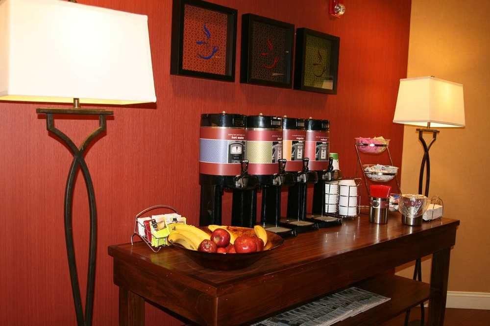 Hampton Inn & Suites Летроп Екстер'єр фото
