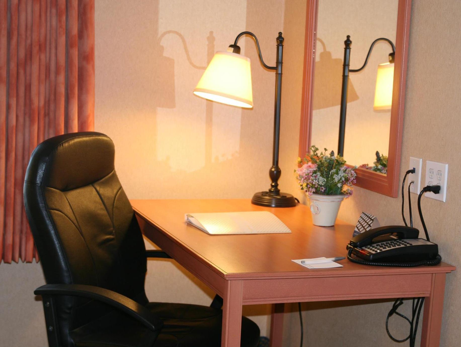 Hampton Inn & Suites Летроп Екстер'єр фото