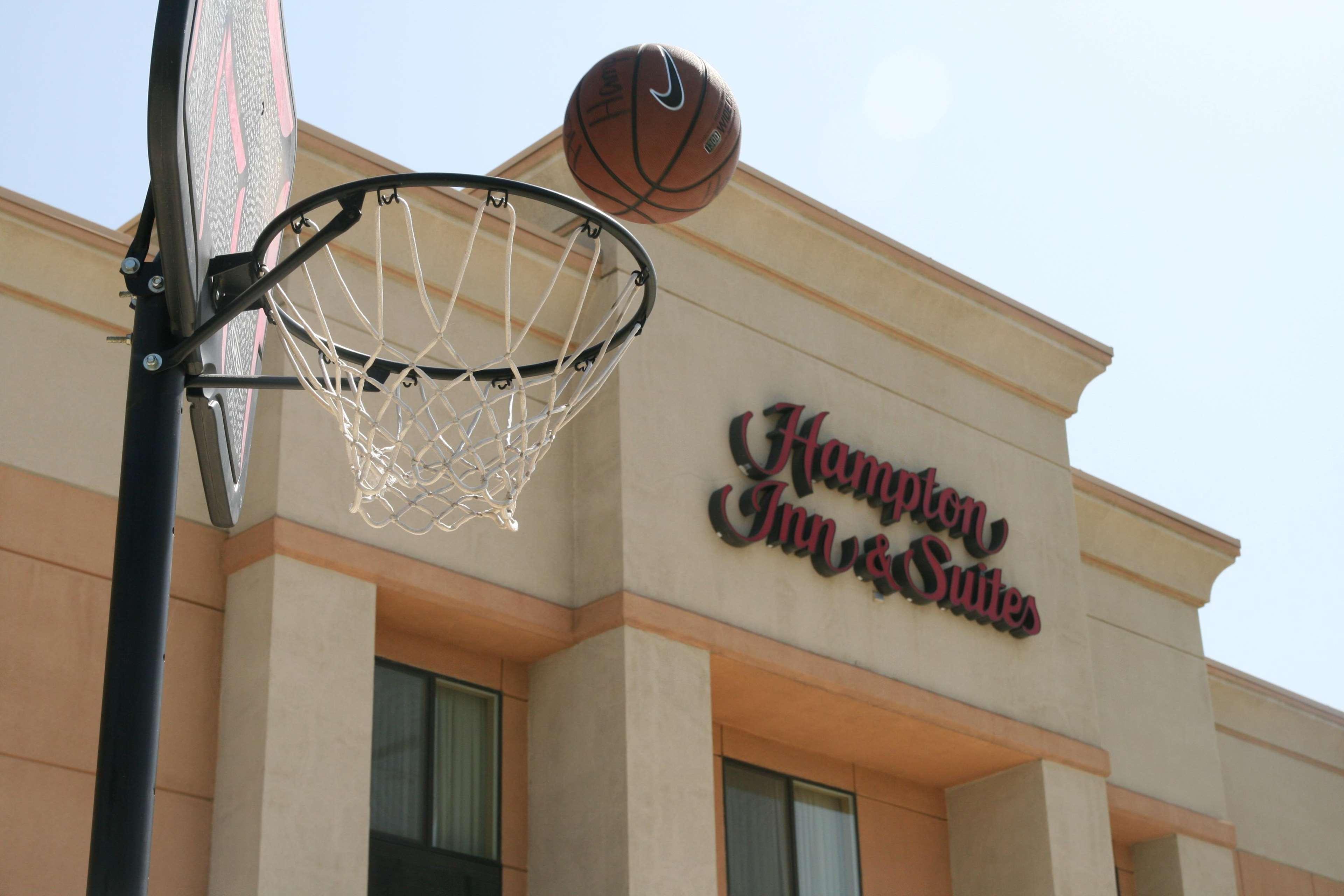 Hampton Inn & Suites Летроп Екстер'єр фото