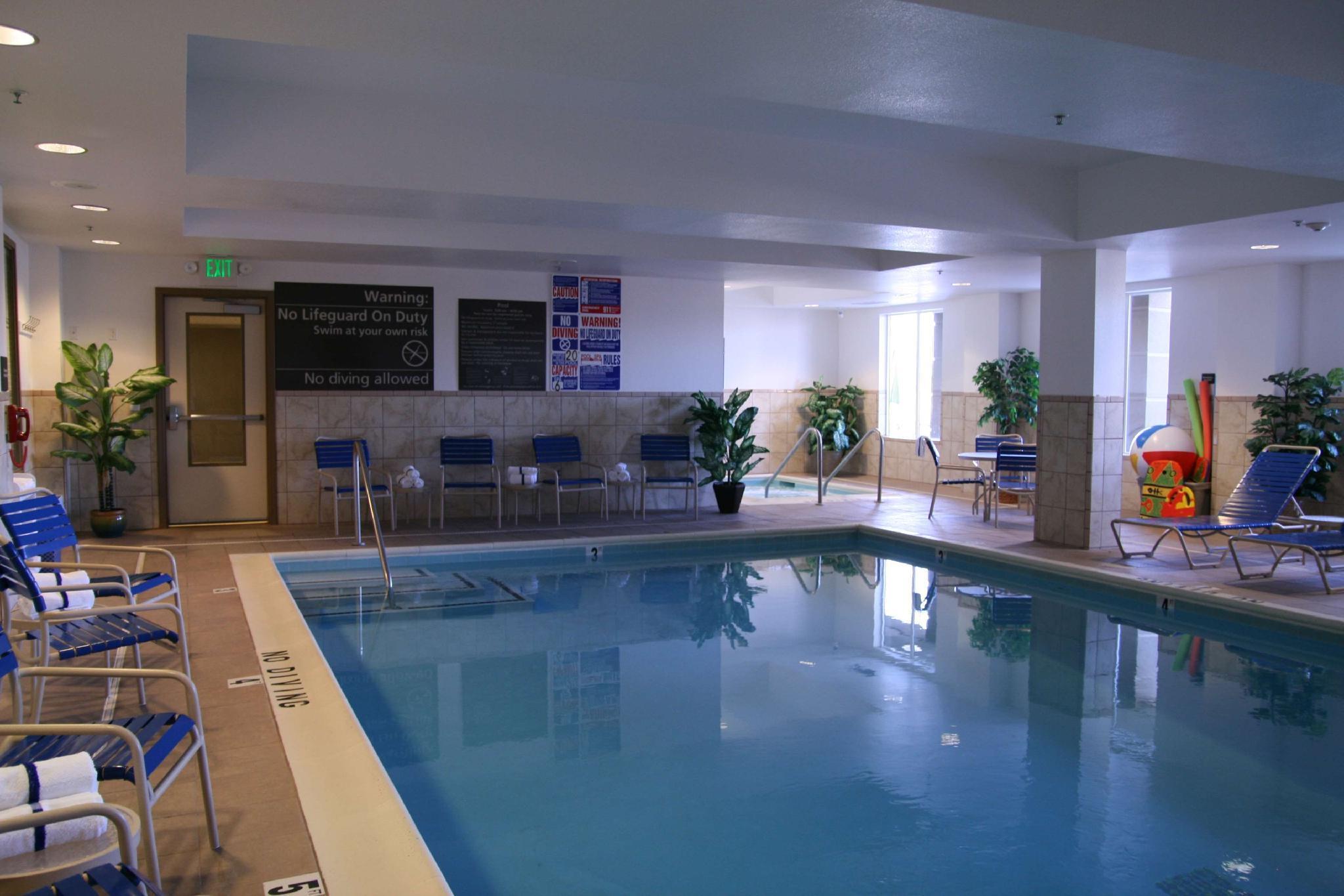 Hampton Inn & Suites Летроп Екстер'єр фото
