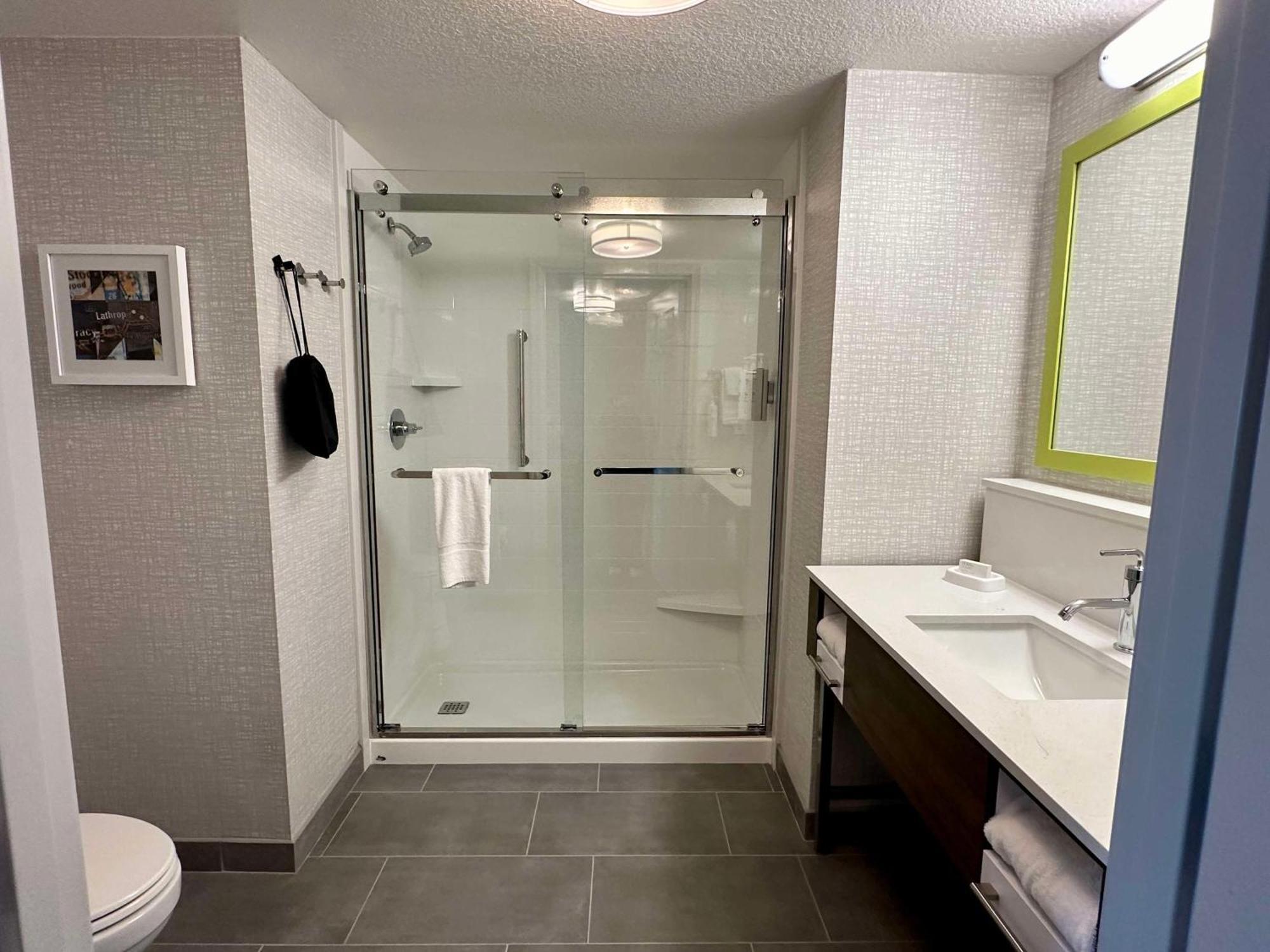 Hampton Inn & Suites Летроп Екстер'єр фото