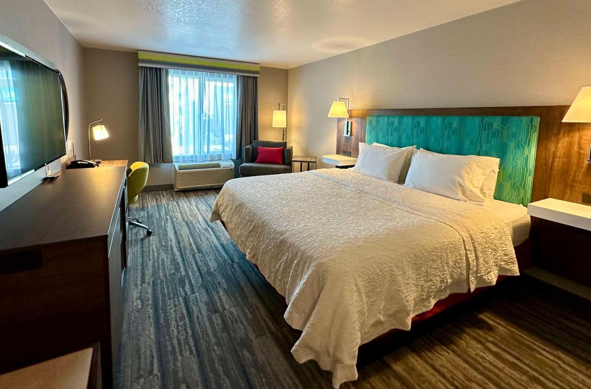 Hampton Inn & Suites Летроп Екстер'єр фото