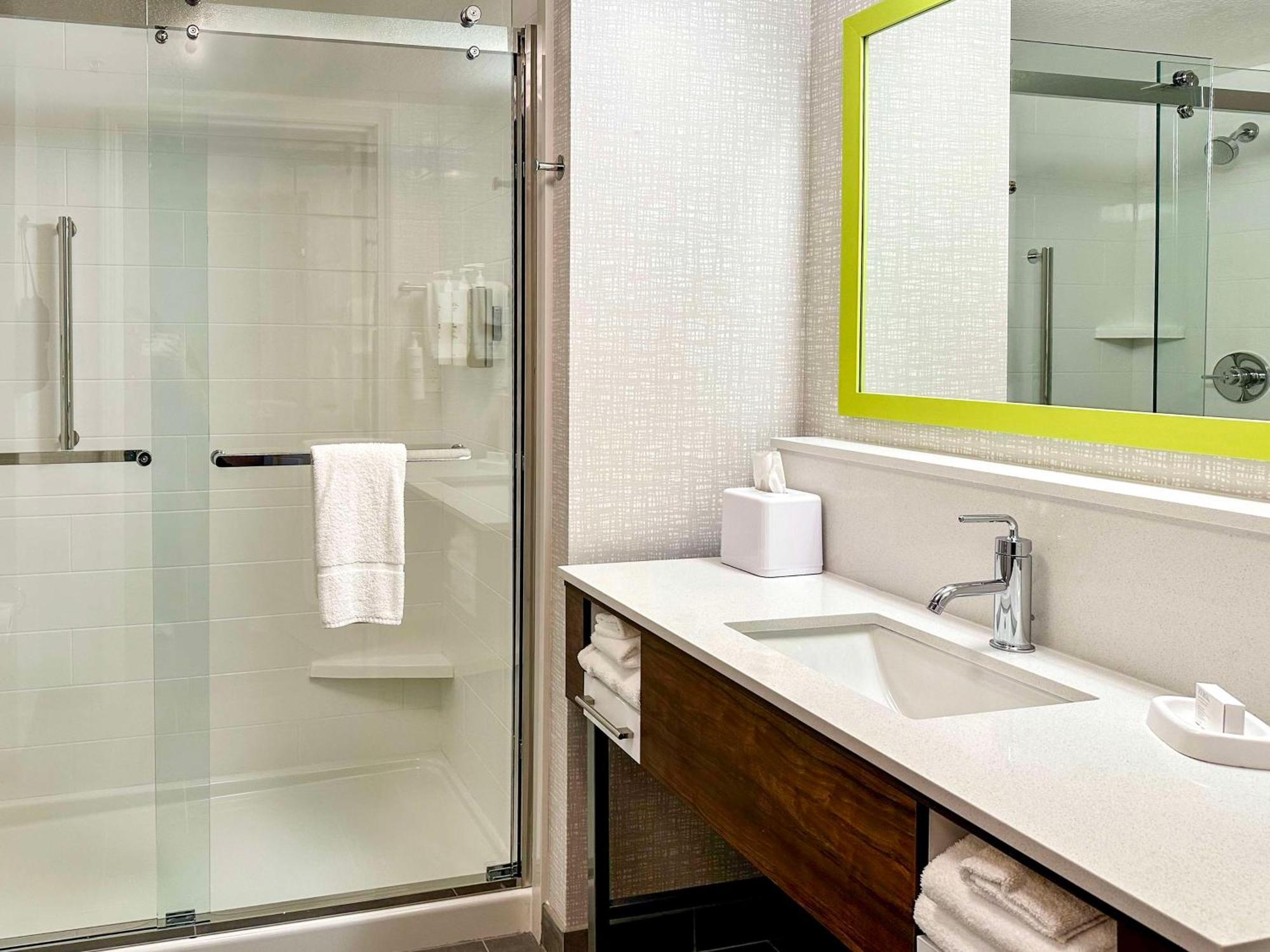 Hampton Inn & Suites Летроп Екстер'єр фото