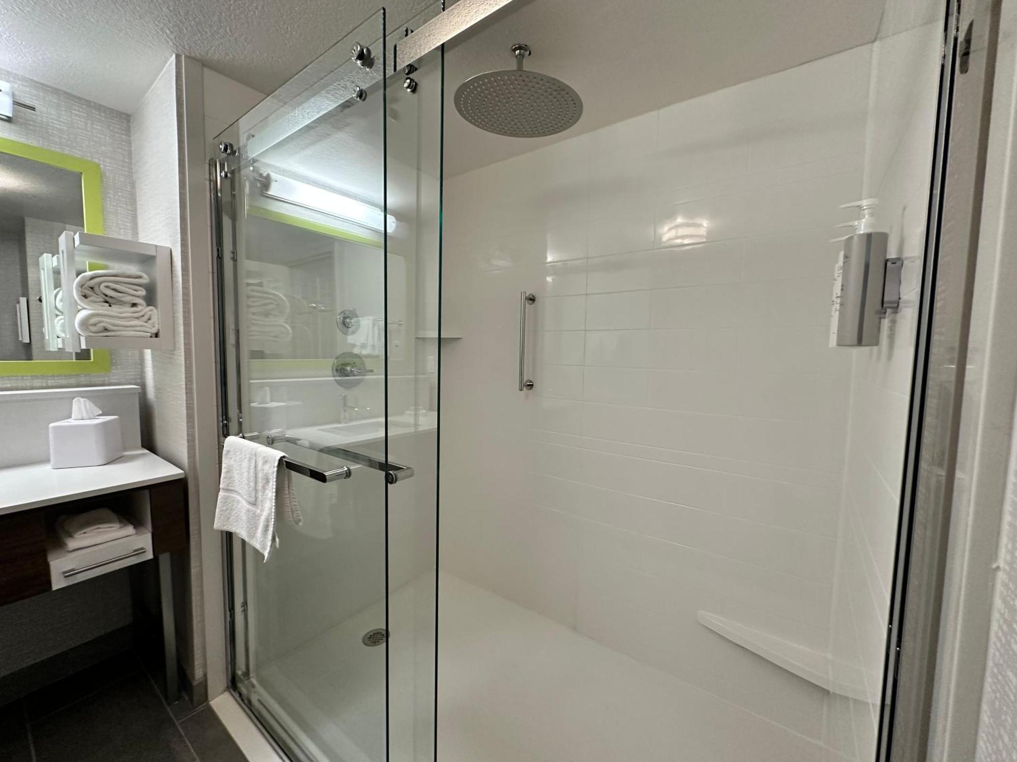 Hampton Inn & Suites Летроп Екстер'єр фото