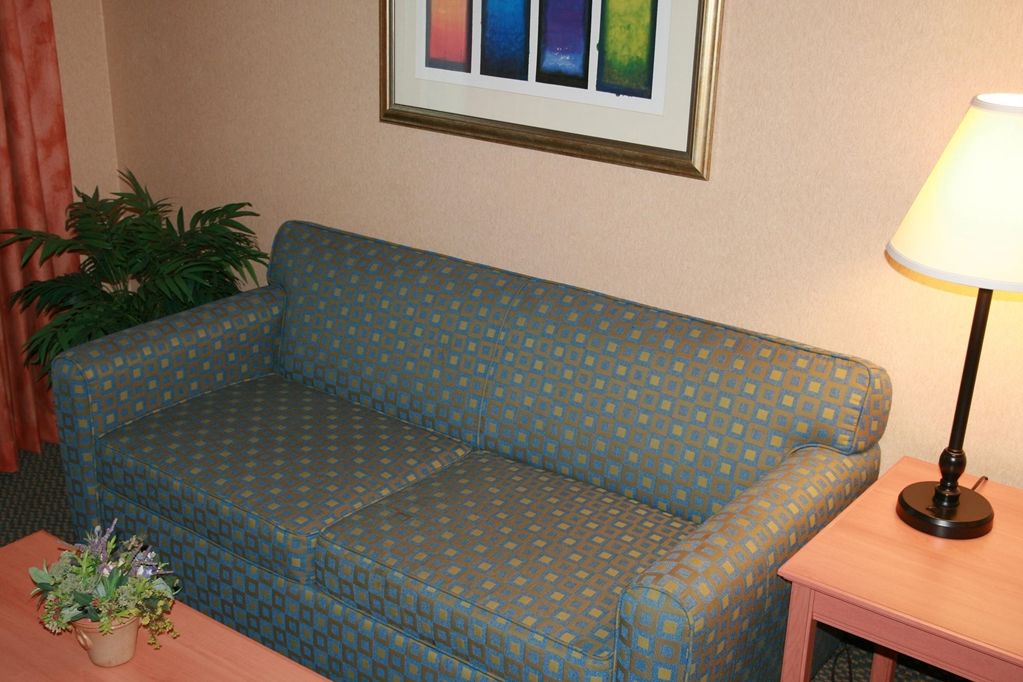 Hampton Inn & Suites Летроп Номер фото