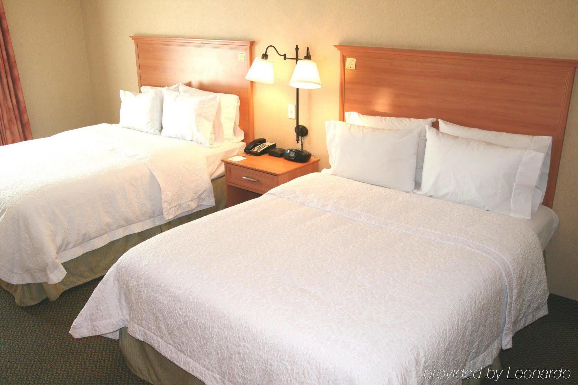 Hampton Inn & Suites Летроп Екстер'єр фото