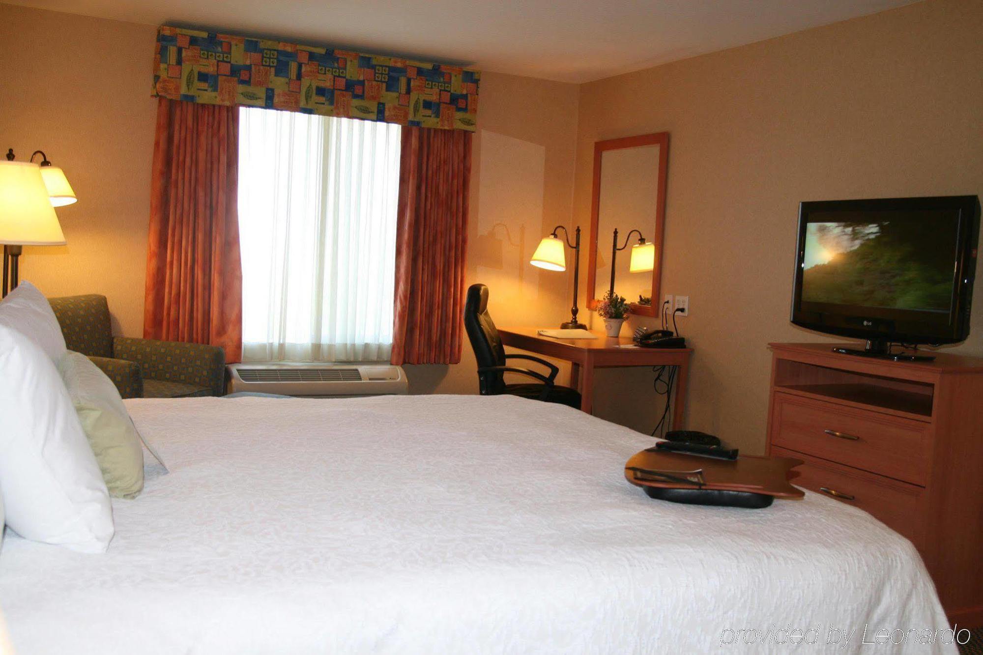 Hampton Inn & Suites Летроп Номер фото