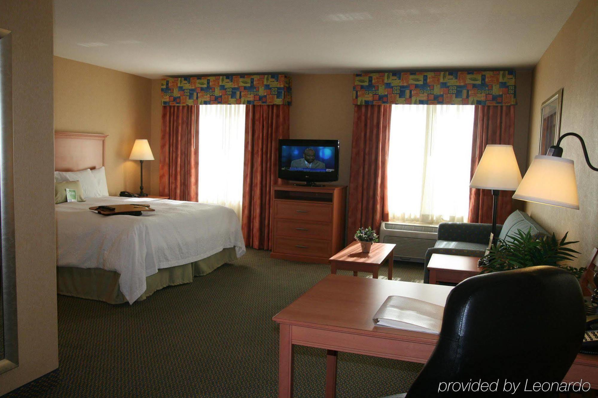 Hampton Inn & Suites Летроп Номер фото
