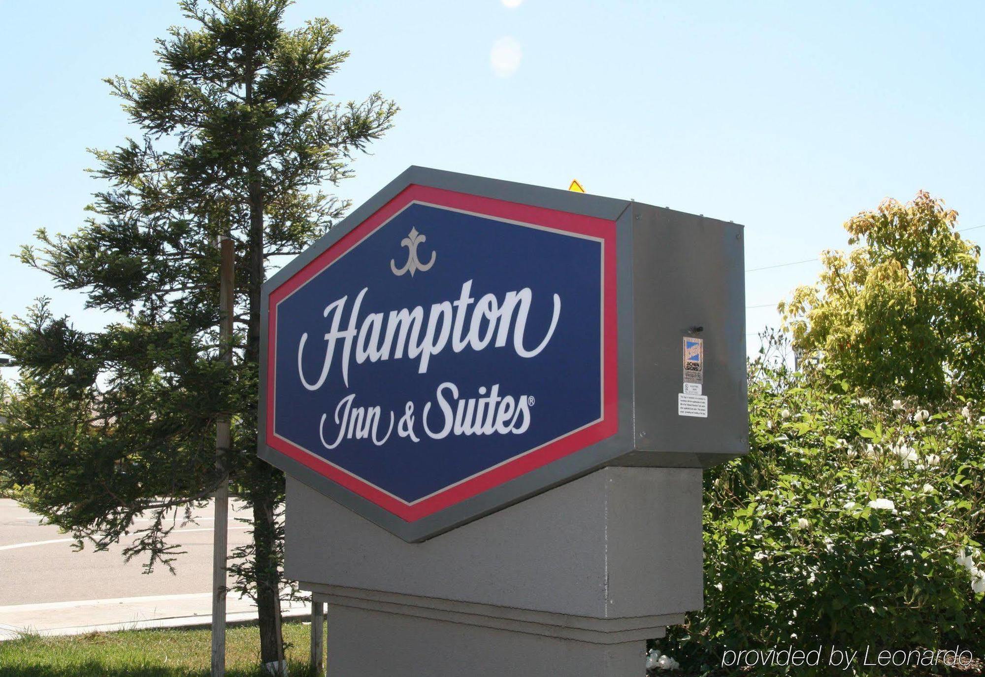 Hampton Inn & Suites Летроп Екстер'єр фото