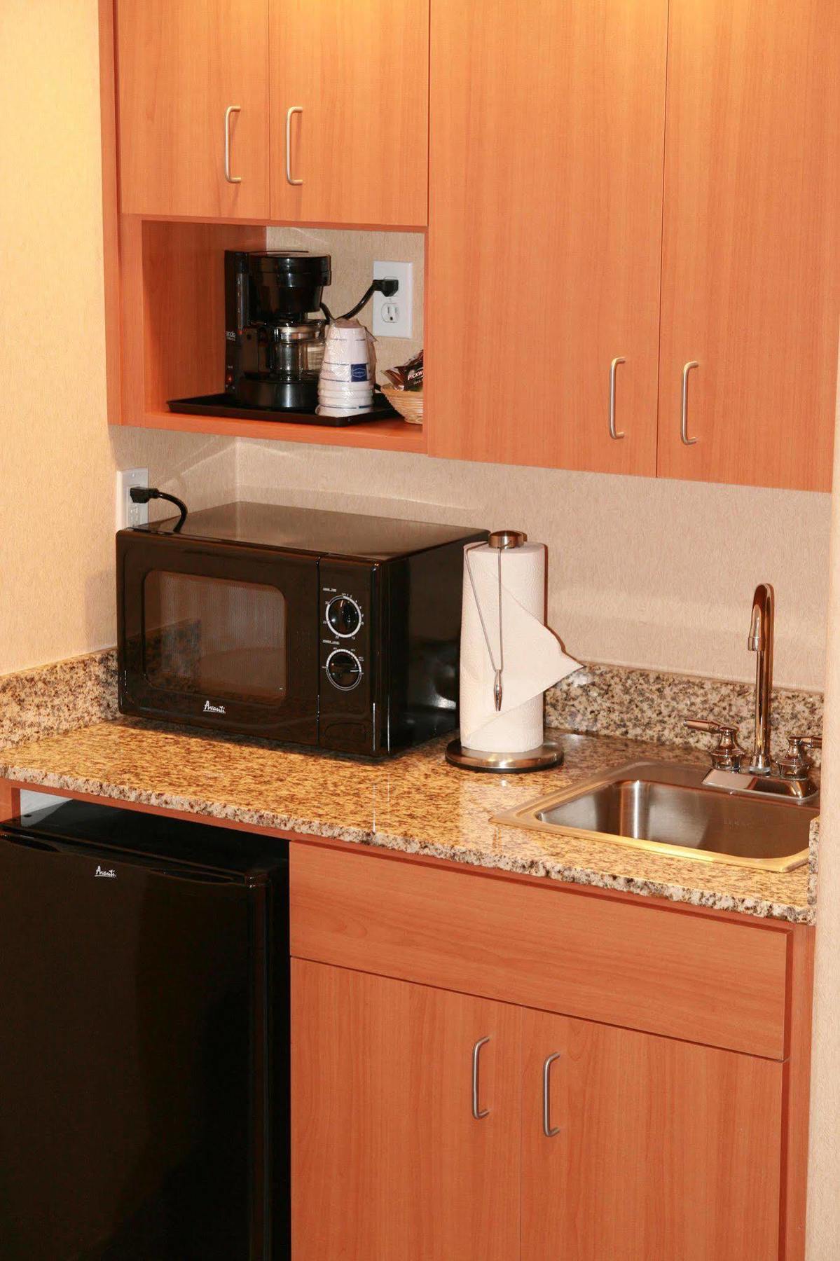 Hampton Inn & Suites Летроп Номер фото