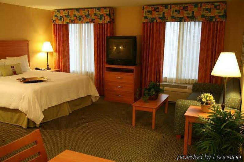 Hampton Inn & Suites Летроп Екстер'єр фото